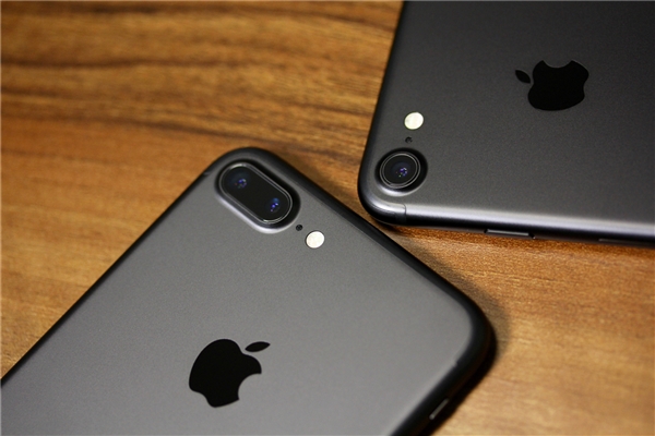 亮黑色iPhone7 Plus價格暴跌：腰斬！