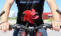 手機沒電時只需“等風來”   小小風車能發電