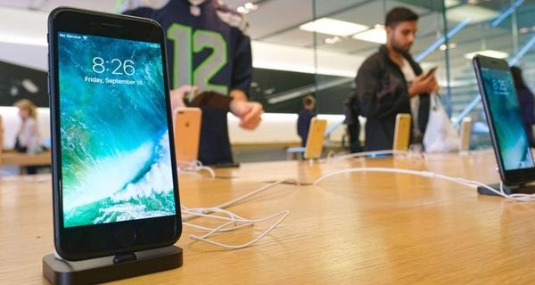 iPhone銷(xiāo)量今年繼續(xù)下滑 明年企穩(wěn)回升
