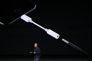 iPhone 7取消耳機孔不是問題 電池續航糟糕