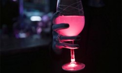 LED智能酒杯讓你成為眾人焦點(diǎn)：夜店泡吧必備