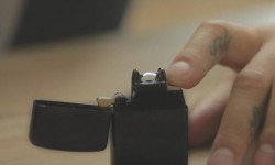 VOLT打火機讓你點火也拉風 無需燃料防火放風