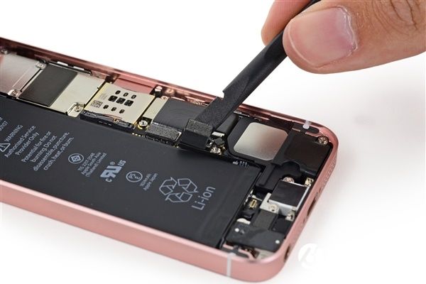 蘋果：iPhone6s自動關機解決辦法 果粉無語