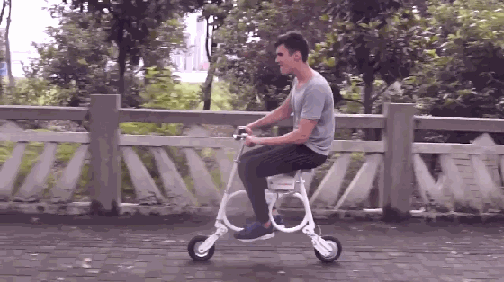 下了車(chē)照樣“飆”！一個(gè)背包就能裝下這款電動(dòng)車(chē)