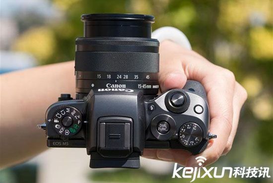 佳能發(fā)布最新旗艦微單EOS M5 五軸防震高速對焦