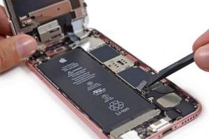 iPhone6s自動關機事件：或?qū)е码姵毓滔磁?></a>
		<h3><a href=