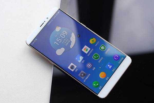 360手機Q5 Plus