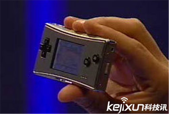 大神自制掌機(jī)Game Boy 或?yàn)槭郎献钚〉挠螒驒C(jī)