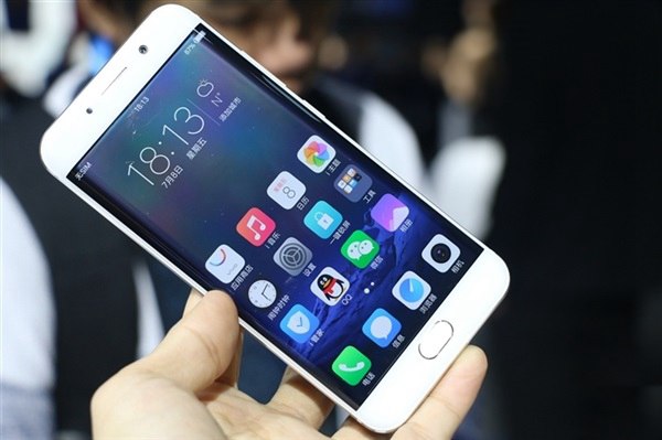 vivo Xplay6代言人公布：“萌神”庫(kù)里 網(wǎng)友熱議