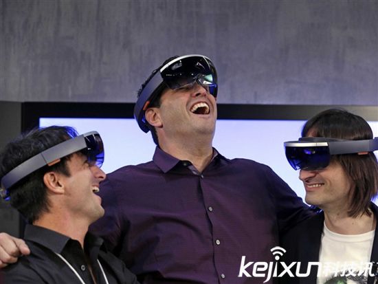 微軟HoloLens眼鏡發(fā)售 售價(jià)高達(dá)4萬元