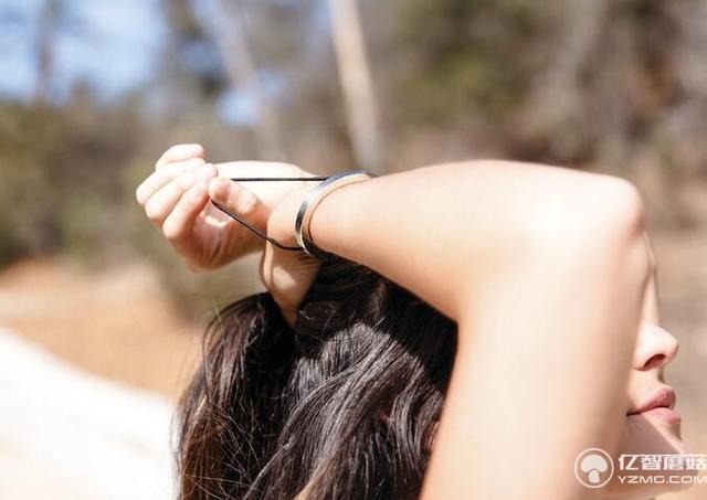 頭繩幫手腕上太難看？這個手環可以幫你掩飾一下