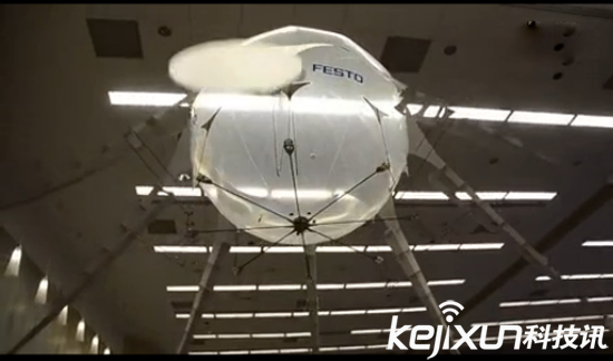 Festo展示三款仿生機器人 空中翱翔的蝴蝶水母和企鵝