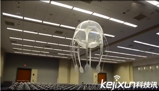 Festo展示三款仿生機器人 空中翱翔的蝴蝶水母和企鵝