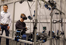 Oculus打造VR手套 將取代VR手柄控制？