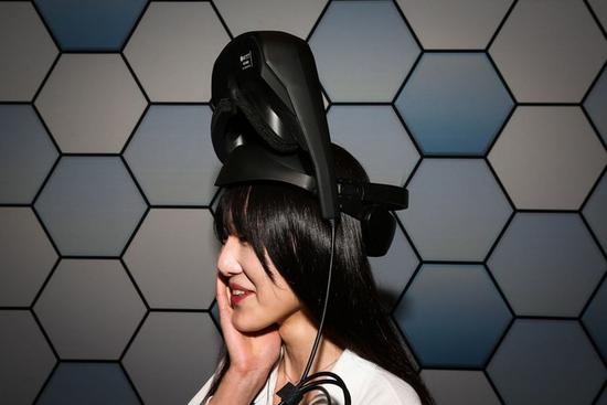 完爆HTC Vive？新款LG VR頭顯亮相MWC
