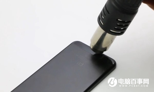 小米5C后蓋怎么打開？能換嗎？小米5c拆后蓋教程