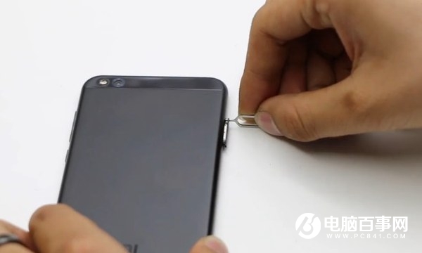 小米5C后蓋怎么打開？能換嗎？小米5c拆后蓋教程