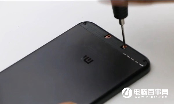 小米5C后蓋怎么打開？能換嗎？小米5c拆后蓋教程