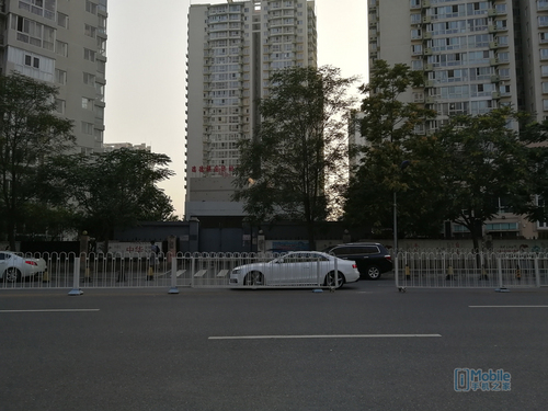 一加5和榮耀9對(duì)比評(píng)測(cè)：實(shí)用性再戰(zhàn)顏值 相差300元怎么選？