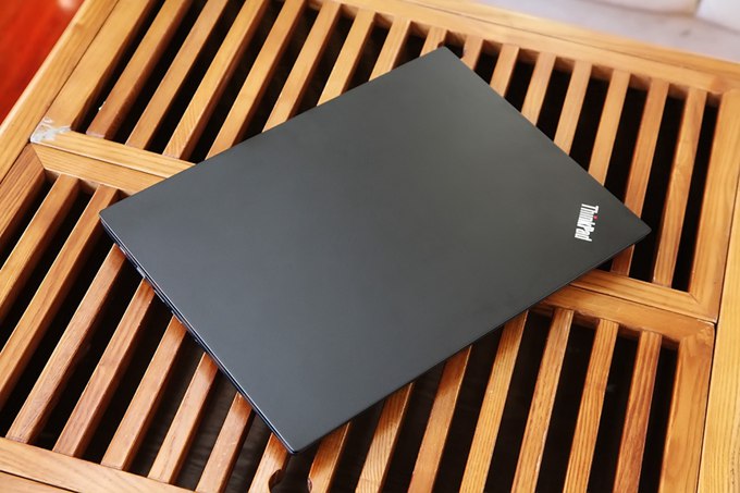 輕薄商務本 ThinkPad E480筆記本圖賞