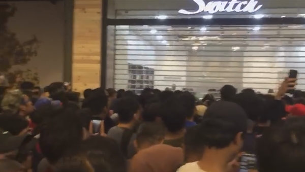 馬來西亞蘋果店 300 元清iPhone 5s庫存：引萬人排隊