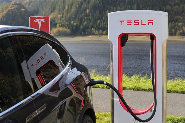 特斯拉Model 3雙電機(jī)版本將于7月投產(chǎn)：續(xù)航更久