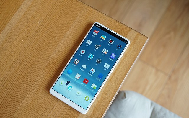 堅果R1白色和黑色哪個好看？堅果R1黑白雙色對比