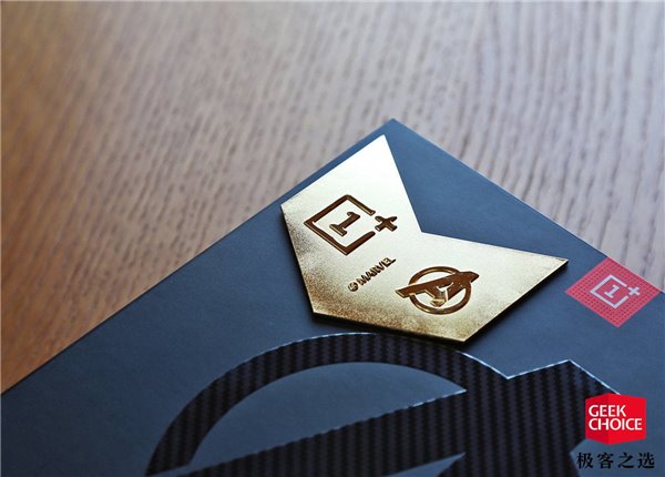 一加6復(fù)聯(lián)版開箱圖賞：隨處可見的復(fù)聯(lián)元素