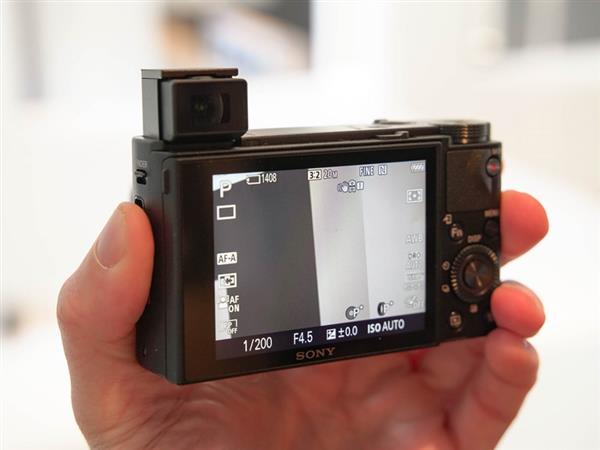 索尼新黑卡RX100 VI發布：配24-200鏡頭