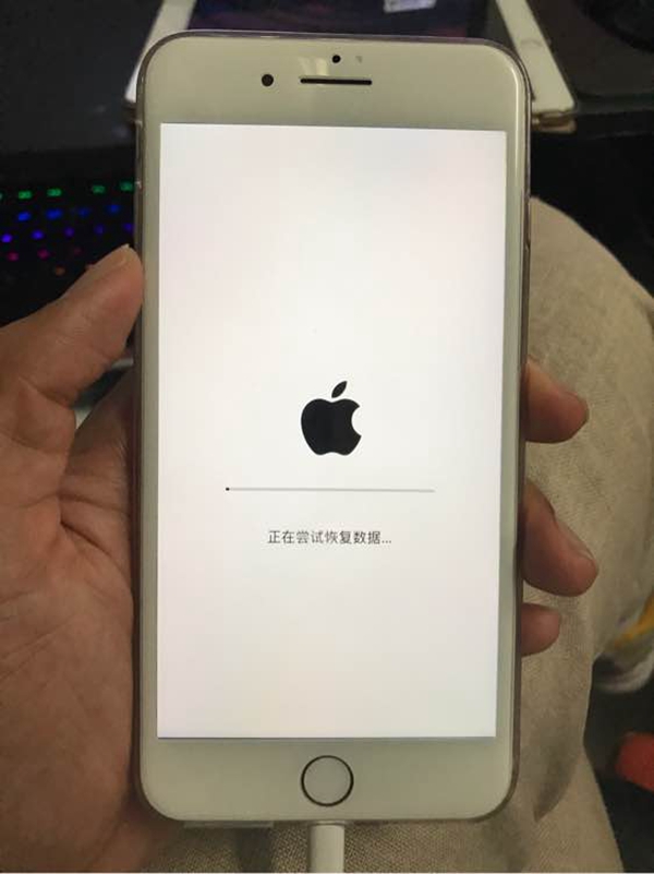 中招了嗎？iOS12降級至iOS11.4出現正在嘗試恢復數據怎么辦？
