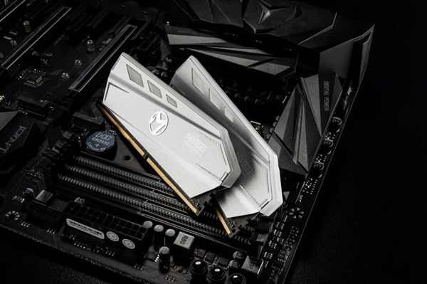 499元：銘瑄發布復仇者M3 RGB DDR4內存 絢麗燈效