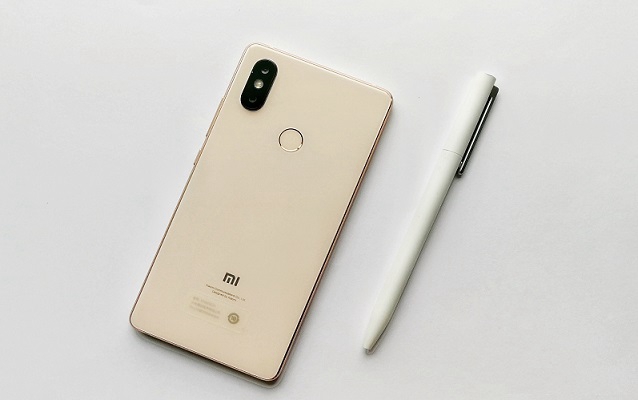 小米Max3和小米8SE哪個好？小米8SE對比MAX3區別
