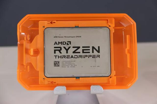 AMD線程撕裂者2990WX開箱圖賞 32核最強CPU來襲！