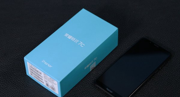榮耀8X包裝盒現身：去掉“暢玩”二字或定位升級