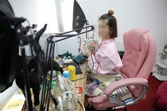 后直播時代網紅求生之道：打賞不夠，廣告、帶貨來湊