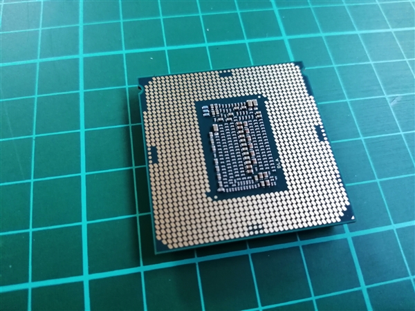Intel i9-9900K評測樣品前瞻：特制五邊形小盒子