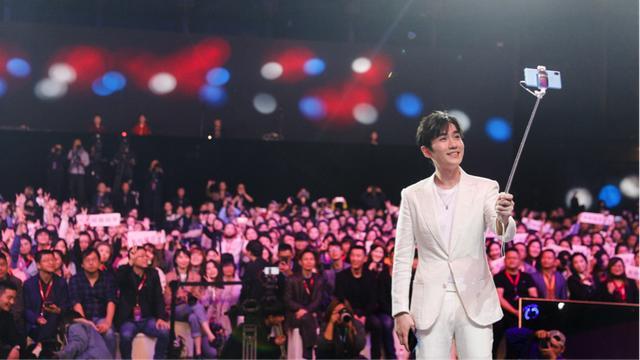 聯想發布首款AI四攝手機S5 Pro 重新定義偶像級美顏自拍