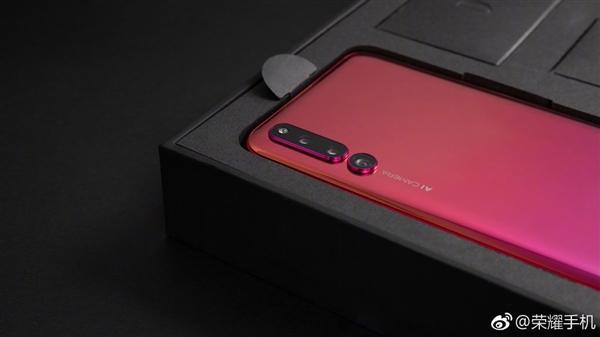 榮耀Magic 2高清圖賞：滑屏+后置三攝，近100%屏占比
