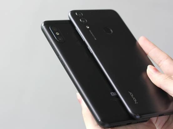 紅米6 Pro與榮耀暢玩8C對(duì)比評(píng)測(cè)：誰是最強(qiáng)中低端手機(jī)？
