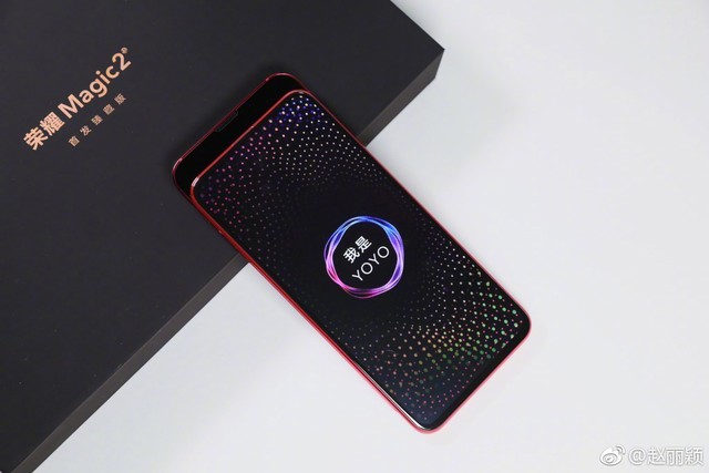 趙麗穎曬榮耀Magic2真機 漸變紅更好看