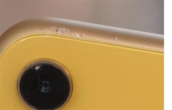蘋(píng)果iPhone XR手機(jī)跌落測(cè)試：比起XS來(lái)果然差遠(yuǎn)了