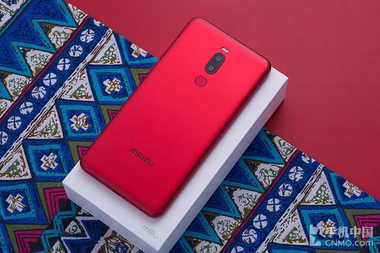 魅族Note8采用對(duì)稱式設(shè)計(jì)