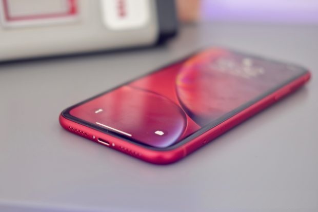 蘋果為iPhone研發(fā)屏下攝像頭技術(shù) iPhone 11或放棄劉海屏設(shè)計(jì)