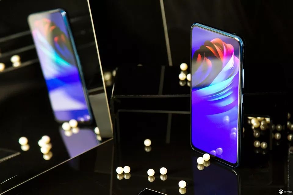 vivo NEX 雙屏版圖賞：既是實力派，也是「雙面派」