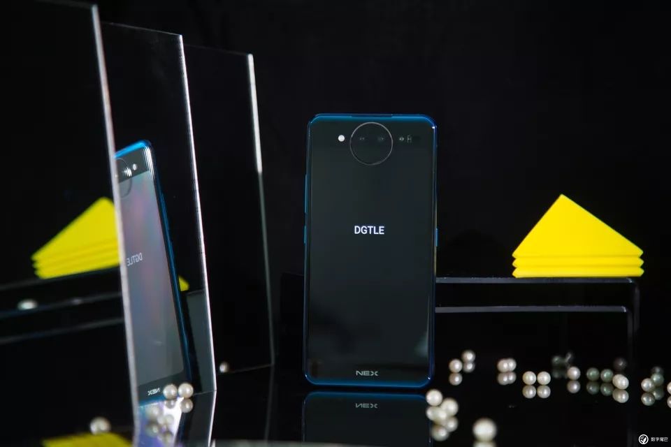vivo NEX 雙屏版圖賞：既是實力派，也是「雙面派」