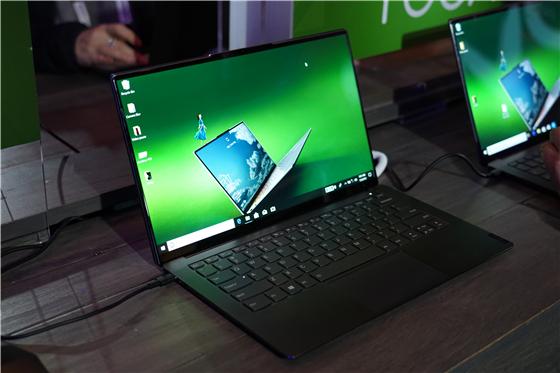 聯想發布YOGA S940智能筆記本：全球首款3D玻璃筆記本！