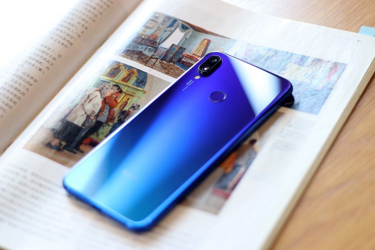 紅米Note7夢幻藍開箱圖賞：滿血流暢，越級新國民千元手機