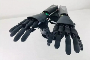 意大利Youbionic公司發(fā)明機(jī)械手臂，讓你擁有真正的第三只手！