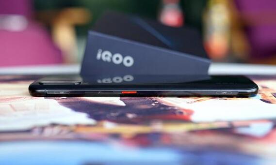 iQOO配置怎么樣？vivo iQOO真機開箱外觀圖賞