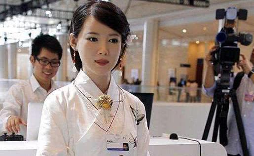 日本創(chuàng)造女性機(jī)器人具備女友一切功能 網(wǎng)友：富人不需要，窮人買不起啊！